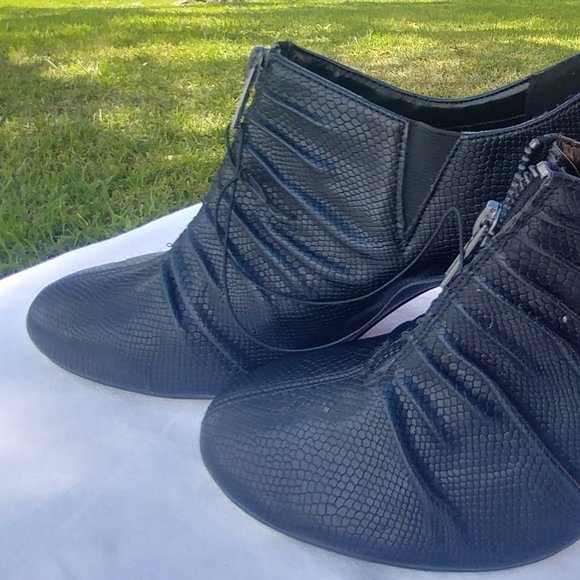 Jasmine Amity Black Booties    Sz 9W - Picture 13 of 16